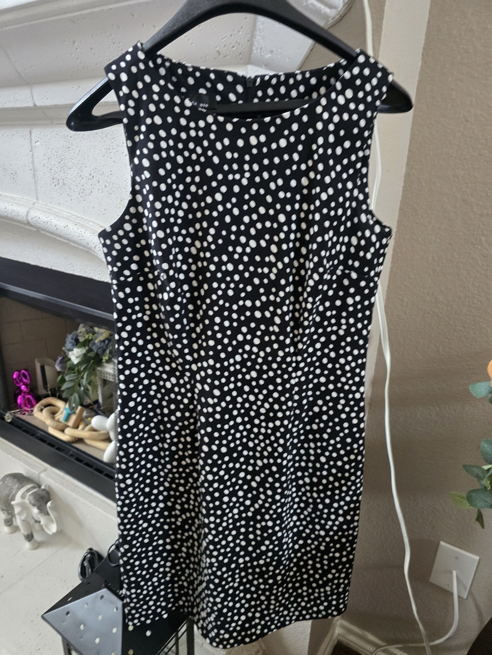 B Studio Black & White Polka Dot Dress Size 6 Tailored Silhouette